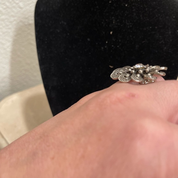 Substantial ring - Picture 2 of 4